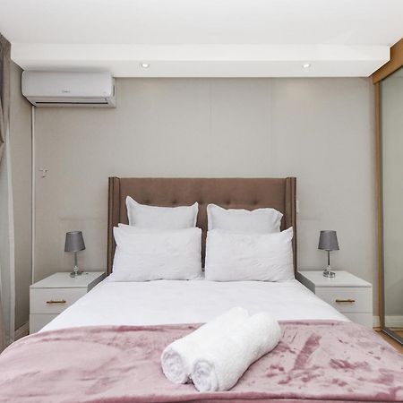 Hydro Park Residences In Sandton With Generator ヨハネスブルグ エクステリア 写真