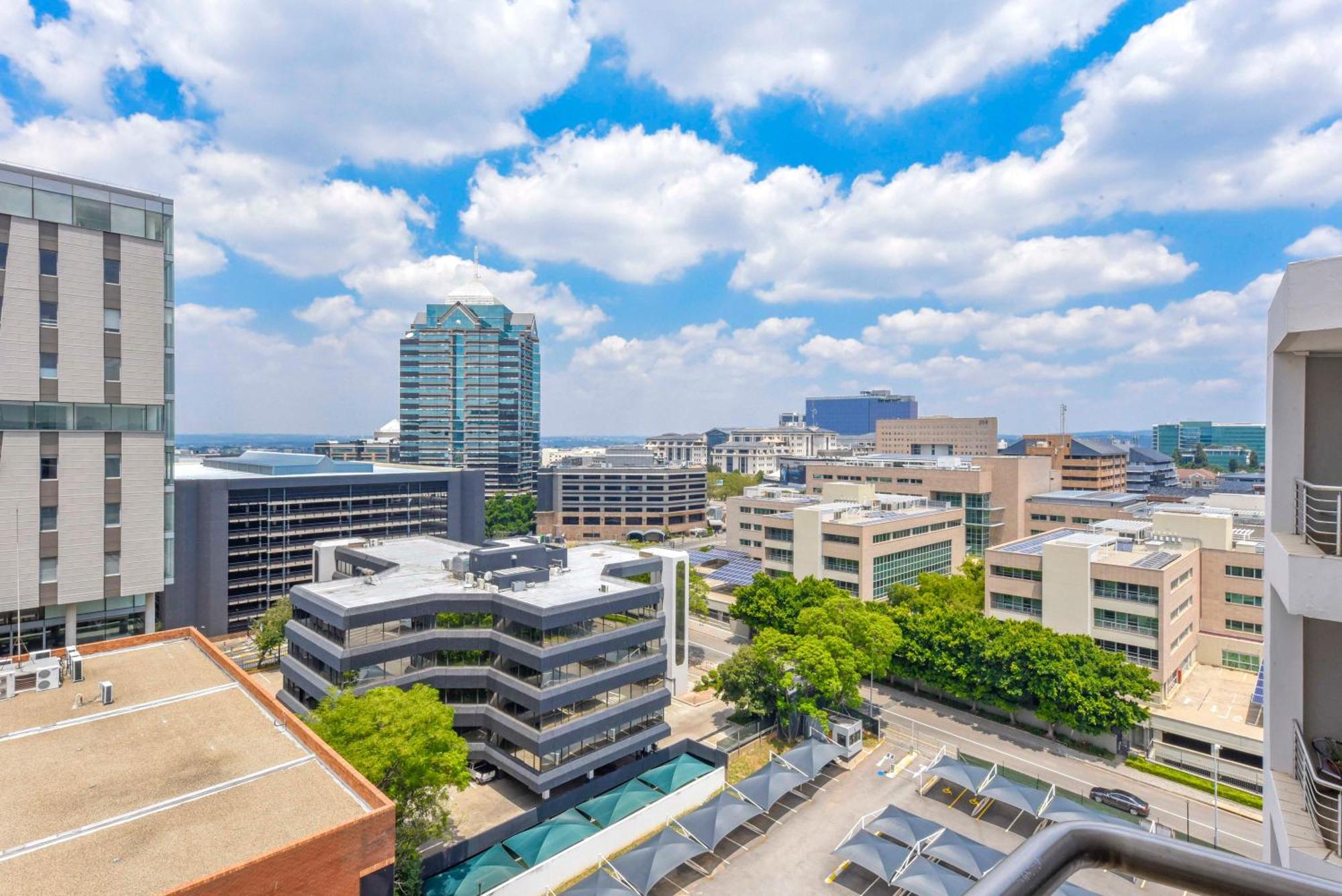 Hydro Park Residences In Sandton With Generator ヨハネスブルグ エクステリア 写真