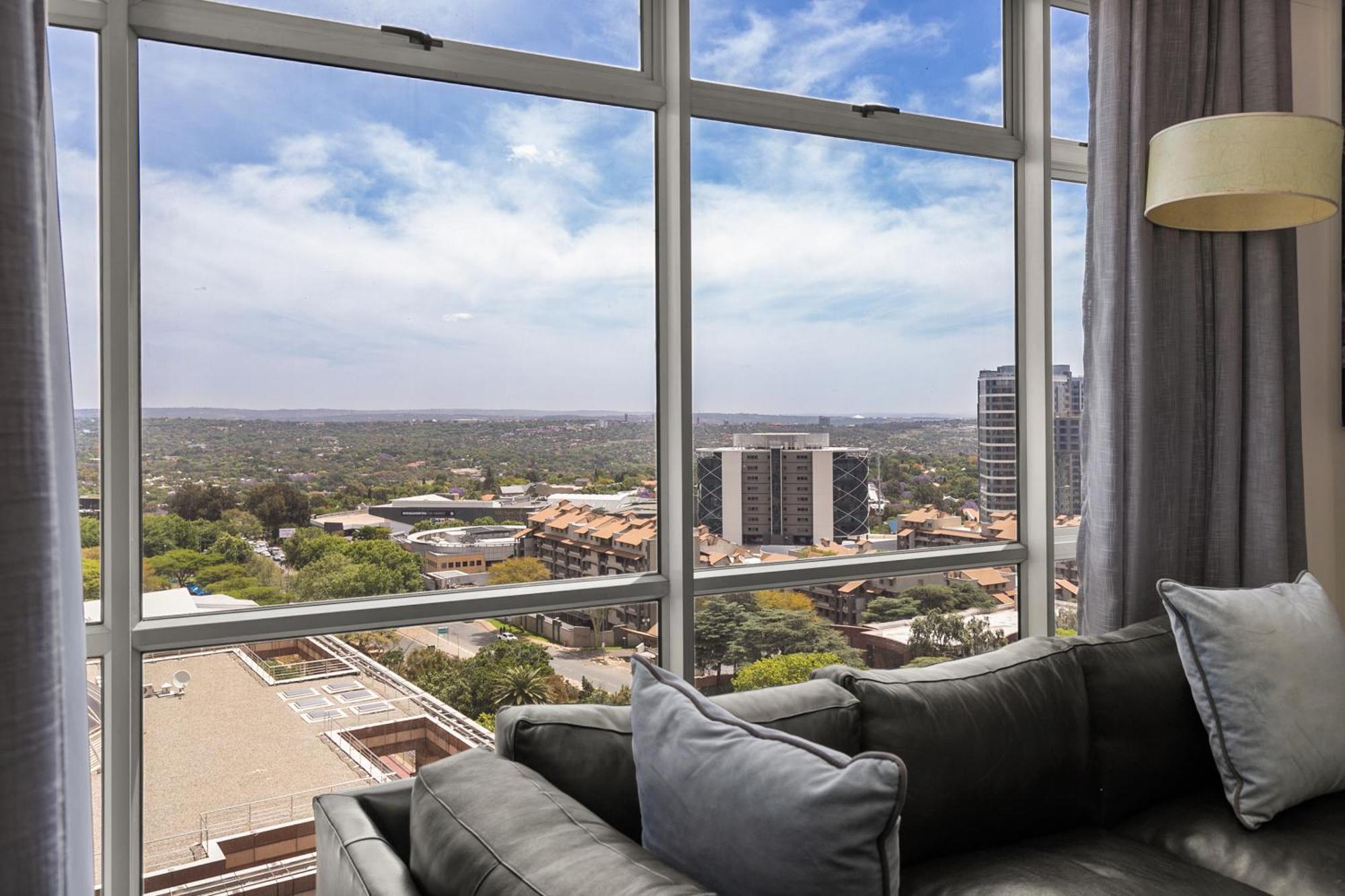 Hydro Park Residences In Sandton With Generator ヨハネスブルグ エクステリア 写真